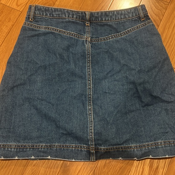 skirt from H&M. no longer for sale on website. size 10 US - Picture 2 of 3